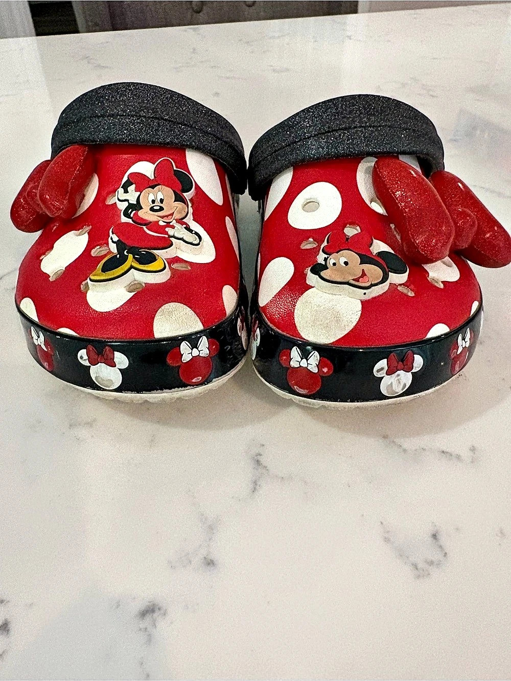 Crocs Minnie Mouse Crocs Clogs Red & Black C8